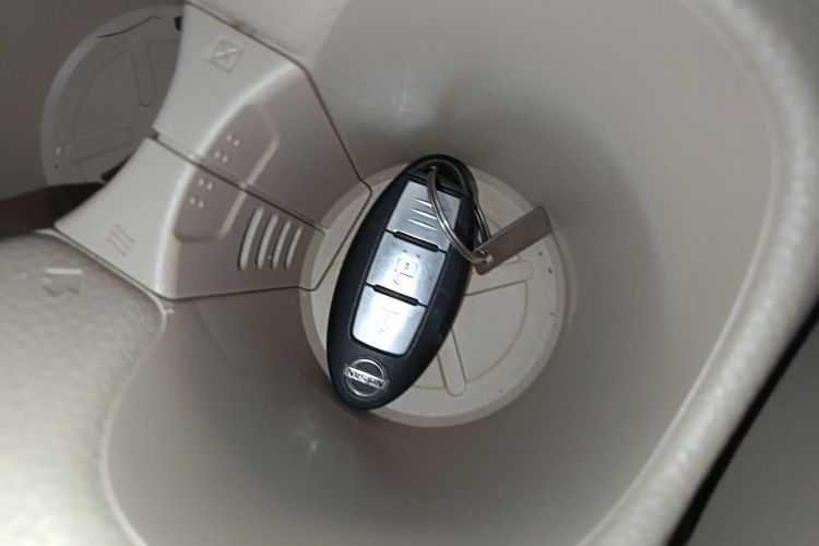 日产 奇骏 2017款 2.0L CVT舒适版 2WD中控内饰7001