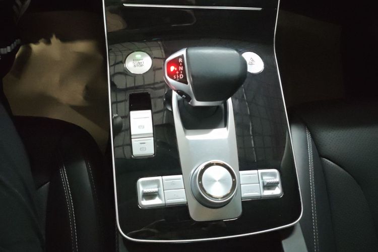 北京汽车 北京X7 2022款 1.5TD DCT致尚版中控内饰18