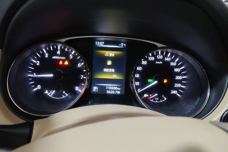 日产 奇骏 2014款 2.5L CVT领先版 4WD中控内饰14