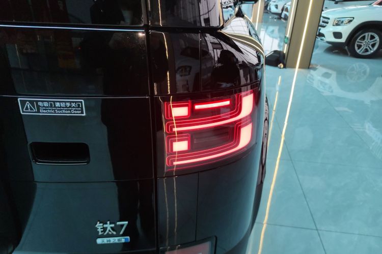 方程豹 钛7 2025款 200KM两驱Max版车身外观9