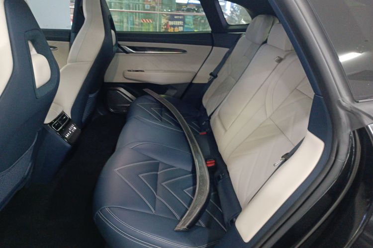 极氪001 2022款 超长续航双电机 YOU版中控内饰21