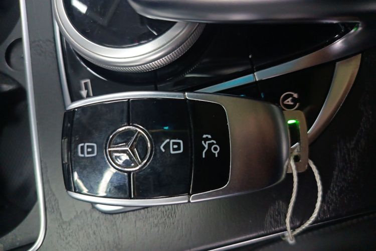 奔驰C级 2018款 C 200 L 运动版中控内饰7001