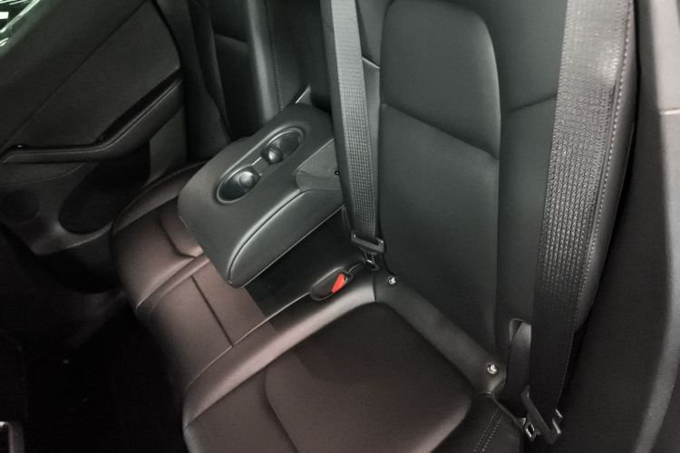 特斯拉 Model Y 2023款 后轮驱动版中控内饰21