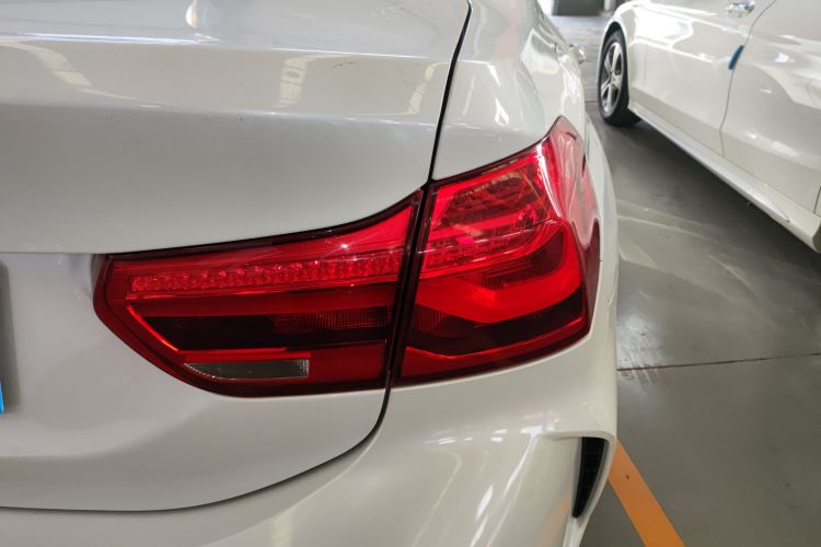 宝马1系 2021款 120i M运动曜夜版车身外观9