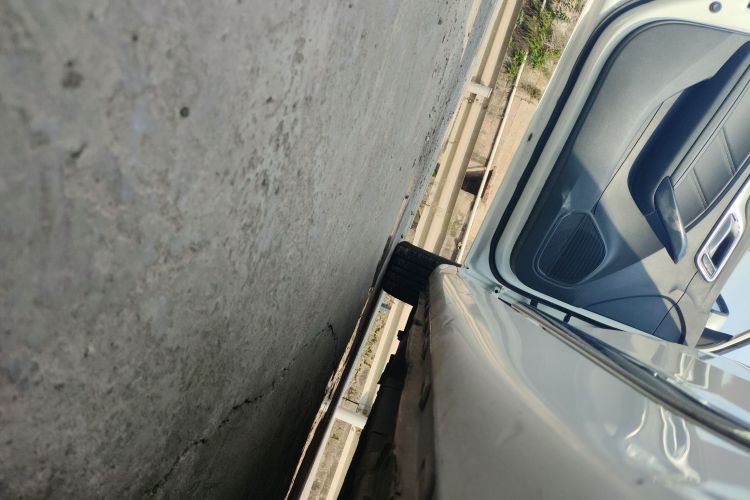 名爵 MG6 2019款 20T 自动运动版机舱底盘30