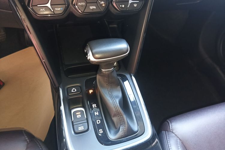 广汽传祺 传祺GS4 2018款 235T 自动两驱豪华智联百万纪念版中控内饰18