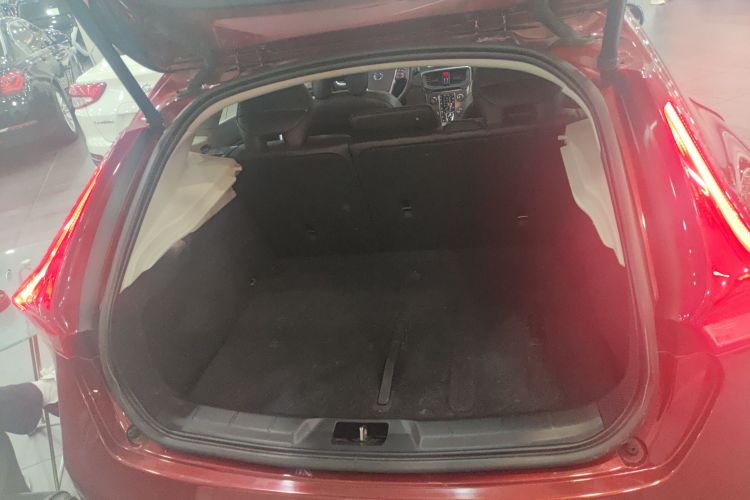 沃尔沃V40 2015款 1.6T 智雅版机舱底盘23