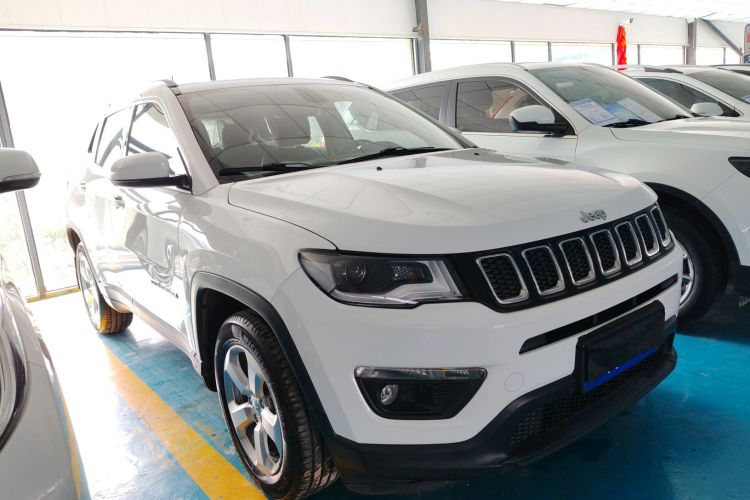 Jeep 指南者 2019款 200T 自动家享-互联大屏版车身外观3