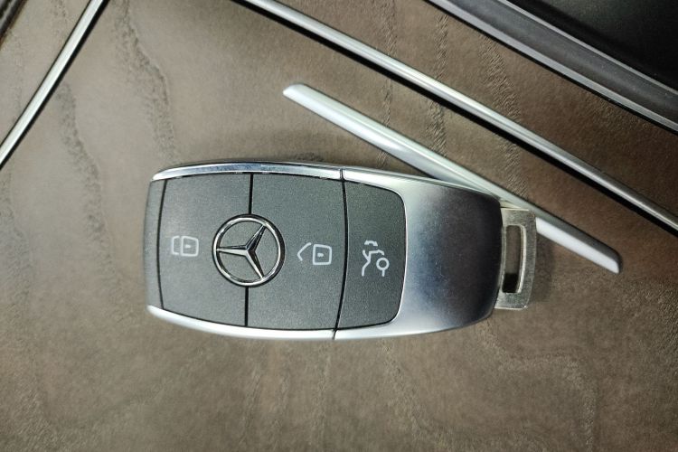 奔驰GLC 2022款 改款 GLC 300 L 4MATIC 动感型臻藏版中控内饰11