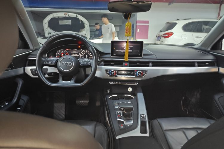 奥迪A4L 2017款 Plus 40 TFSI 运动型中控内饰7002