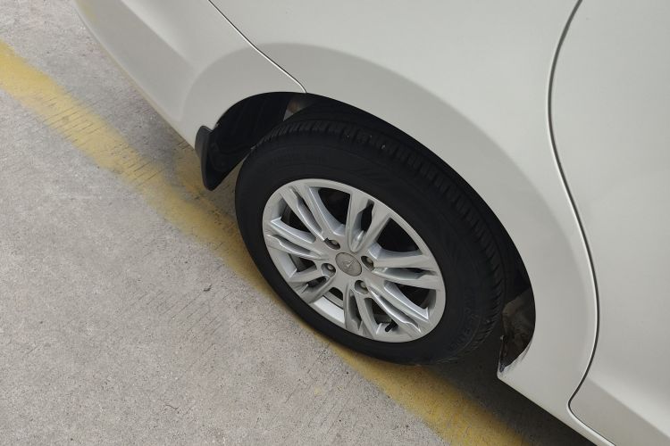 海马M3 2016款 1.5L 手动舒适型车身外观6008