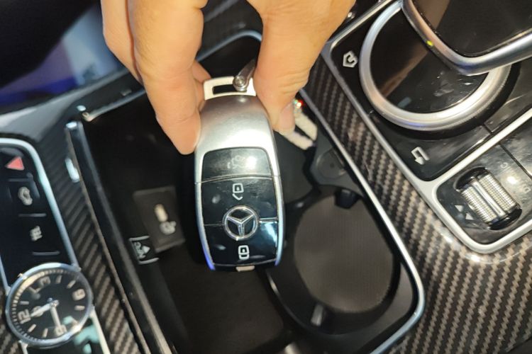 奔驰E级 2016款 E 200 L 运动型中控内饰7001