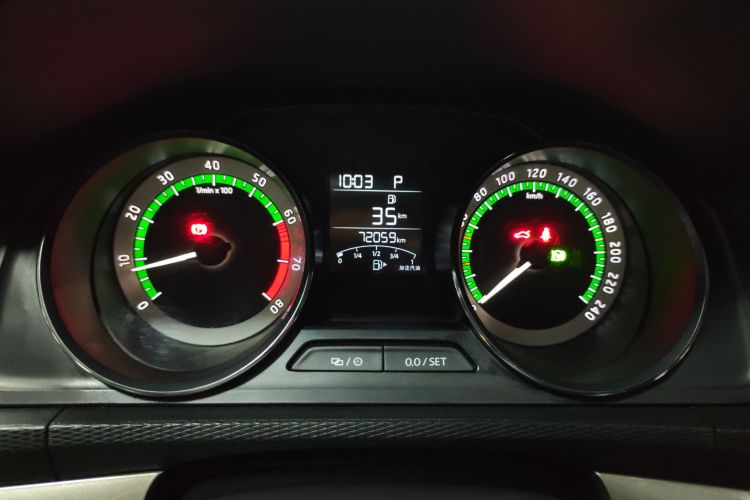 斯柯达 柯米克 2018款 1.5L 自动标准版 国VI中控内饰14