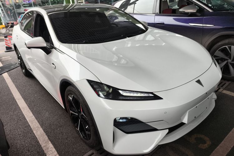 深蓝汽车 深蓝SL03 2023款 200Max增程版车身外观3