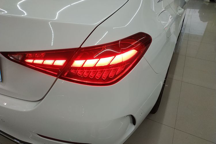 奔驰C级 2023款 C 260 L 运动版车身外观9