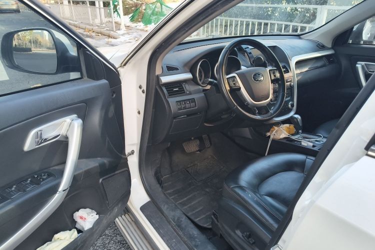 奔腾X80 2013款 2.0L 自动豪华型中控内饰20