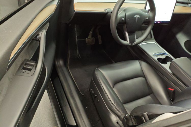 特斯拉 Model Y 2021款 标准续航后驱版中控内饰7003