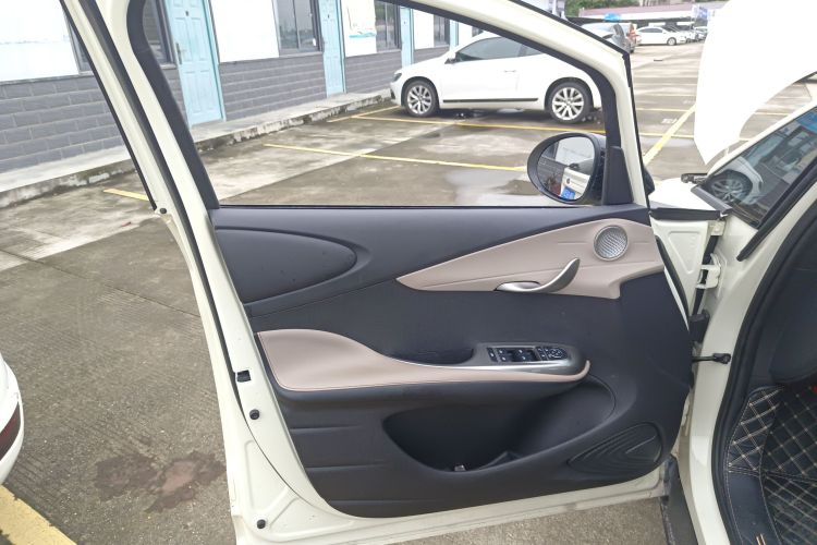 比亚迪 海豚 2021款 405km 时尚版中控内饰7007