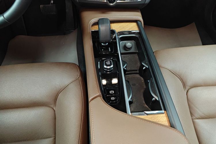 沃尔沃S90 2025款 B5 智逸豪华版中控内饰18