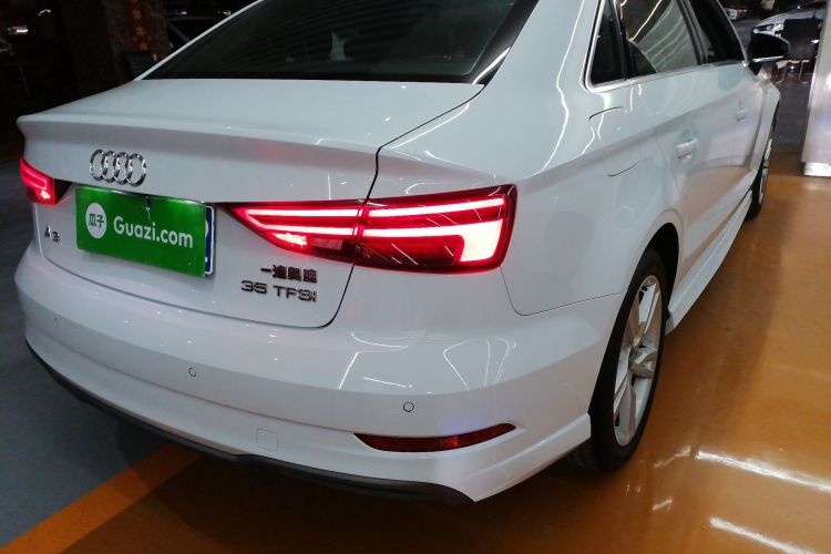 奥迪A3 2018款 30周年年型 Limousine 35 TFSI 时尚型车身外观9