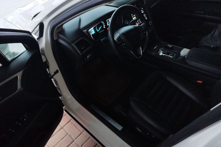 福特 蒙迪欧 2017款 EcoBoost 180 豪华型中控内饰20