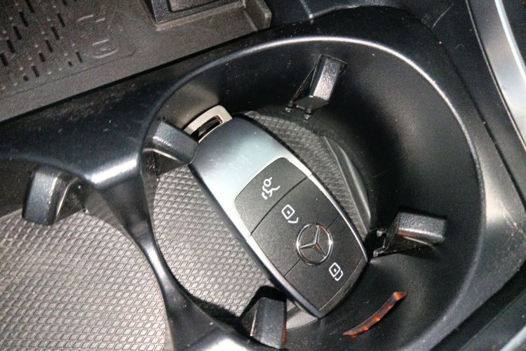 奔驰C级 2019款 C 260 L 运动版中控内饰11