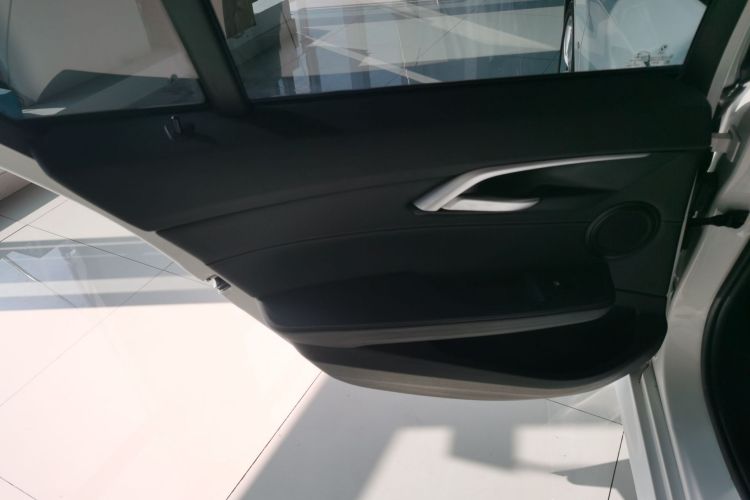 宝马1系 2020款 120i M运动套装中控内饰49