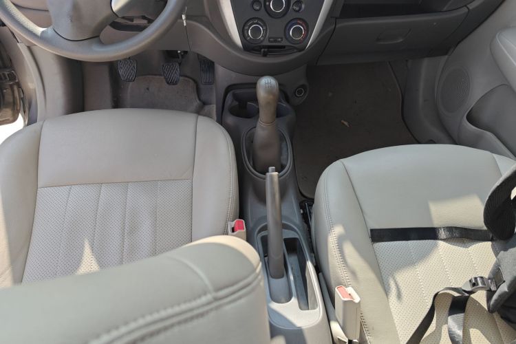 日产 阳光 2014款 1.5XE 手动精英版中控内饰18