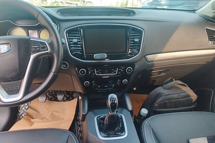 吉利汽车 远景X6 2016款 1.8L 手动尊贵型中控内饰16