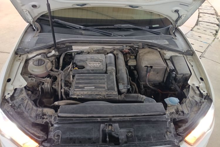 奥迪A3 2016款 Limousine 35 TFSI 进取型机舱底盘24