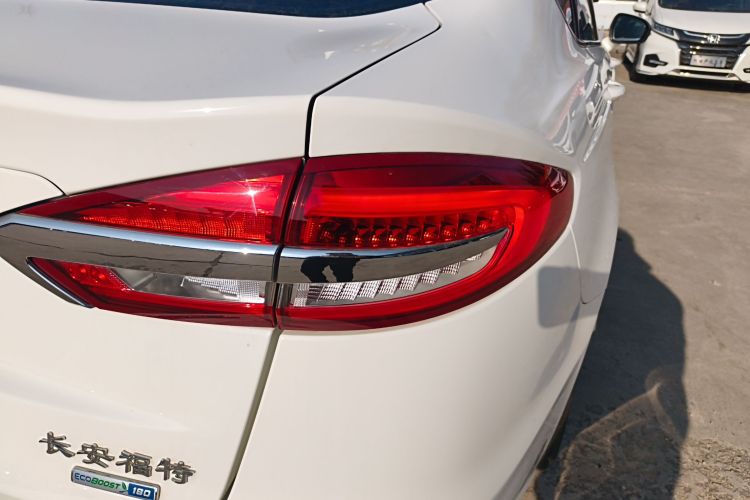 福特 蒙迪欧 2018款 EcoBoost 180 智控时尚型 国VI车身外观6006