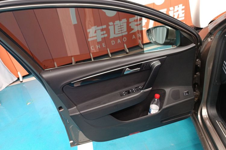 大众 迈腾 2015款 2.0TSI 豪华型中控内饰7007