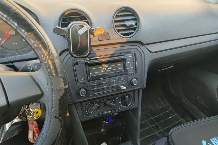 大众 捷达 2013款 1.6L 手动时尚型中控内饰16