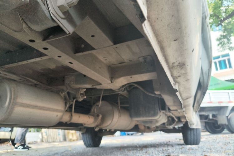 江铃 特顺 2019款 2.8T商运型长轴中顶7座后单胎国VI JX493局部细节9002