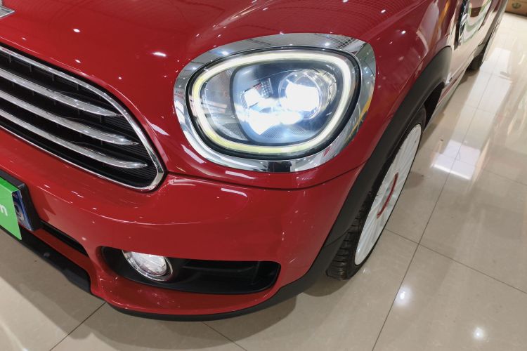 MINI Countryman 2017款 1.5T COOPER ALL4 非常假日版 辣椒红局部细节36