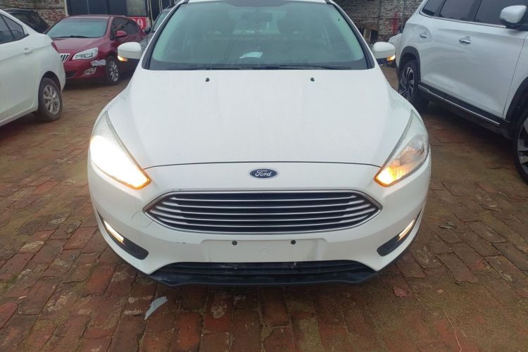 福特 福克斯 2015款 三厢 1.6L 自动舒适型车身外观2