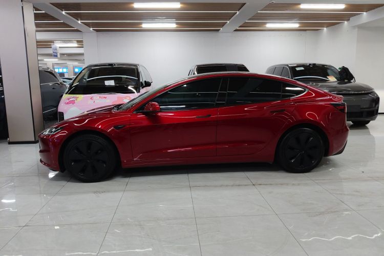 特斯拉 Model 3 2023款 长续航全轮驱动版车身外观4