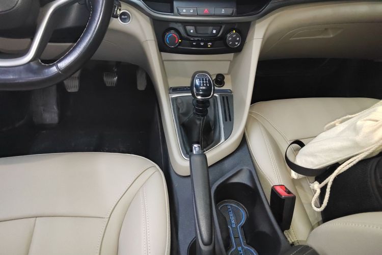 别克 英朗 2018款 15T 手动精英型 国V中控内饰18