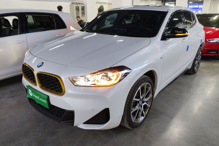 宝马X2 2023款 xDrive 25i 曜熠版车身外观1