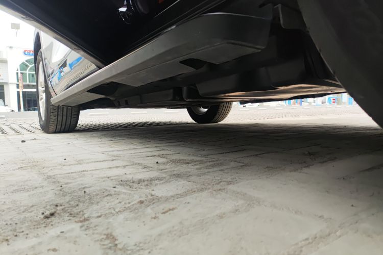 丰田 汉兰达 2023款 2.5L智能电混双擎两驱精英版 7座局部细节9002