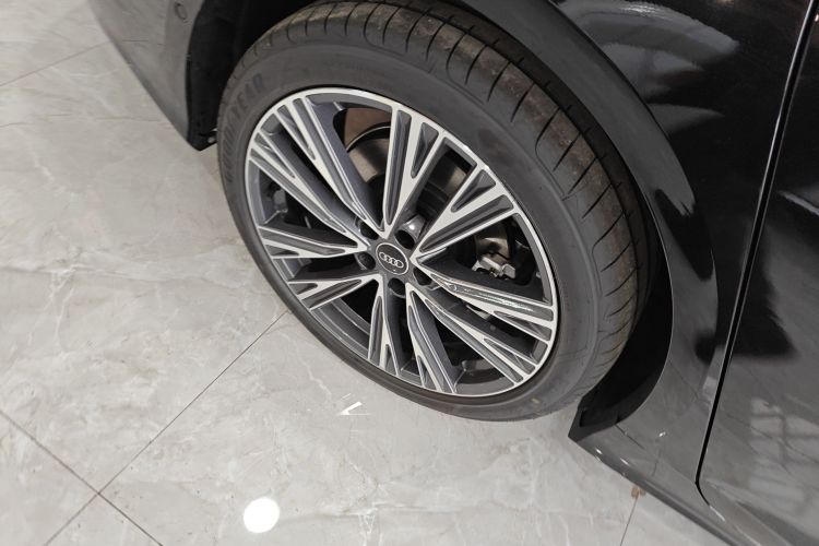 奥迪A6L 2026款 45 TFSI quattro 臻选动感型车身外观6008