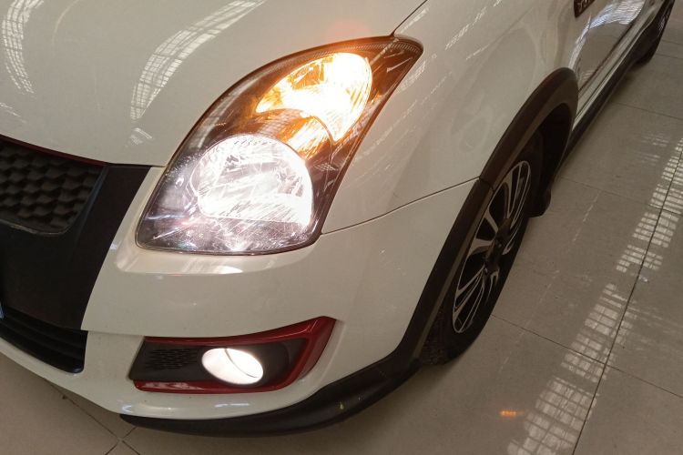 铃木 雨燕 2016款 1.5L 自动时尚型酷玩版局部细节36