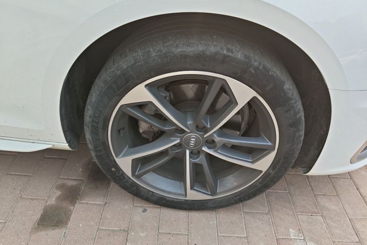 奥迪A4L 2020款 40 TFSI 时尚动感型车身外观10