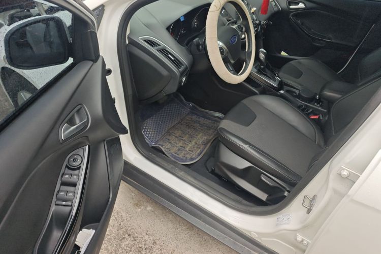 福特 福克斯 2012款 三厢 1.6L 自动风尚型中控内饰7003