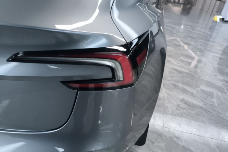 特斯拉 Model 3 2023款 长续航全轮驱动版车身外观6006