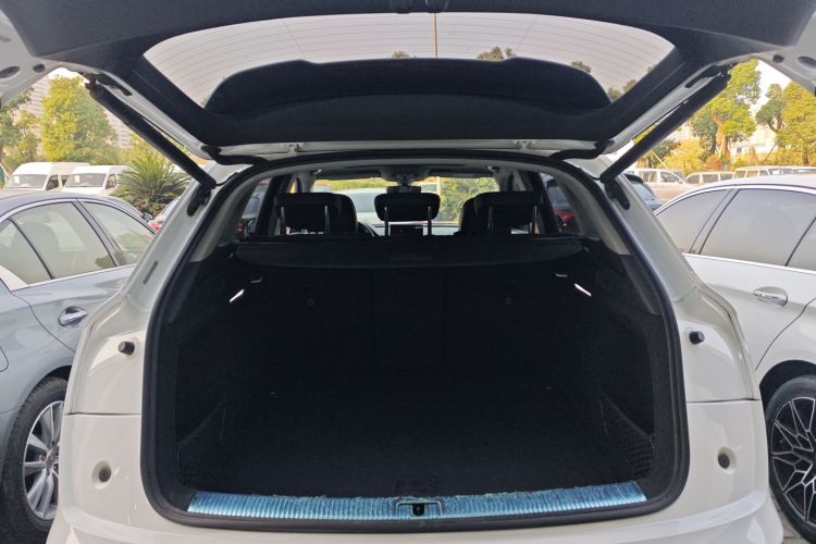 奥迪Q5L 2020款 改款 40 TFSI 荣享时尚型机舱底盘23