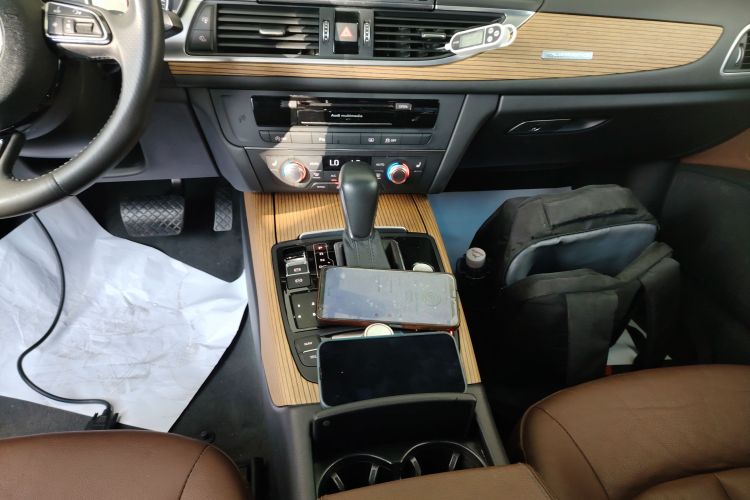 奥迪A6L 2018款 30周年年型 45 TFSI quattro 运动型中控内饰18