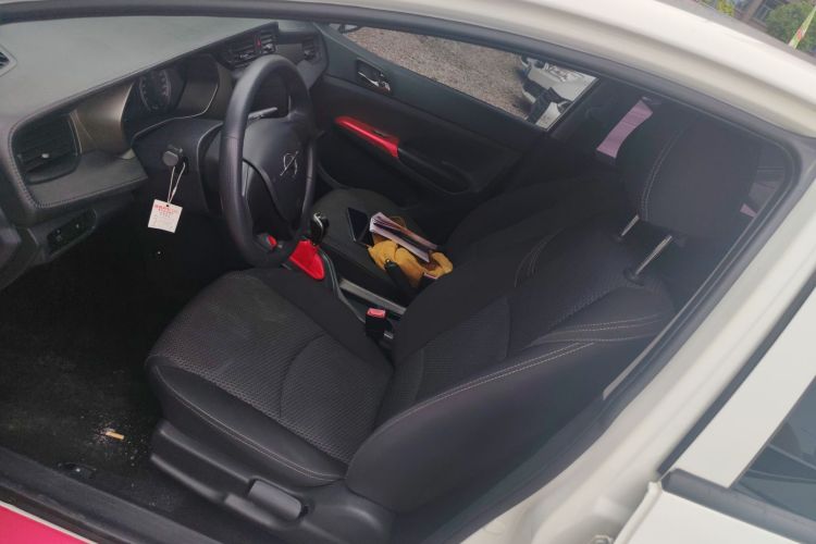 海马M3 2017款 1.5L 手动时尚型局部细节19