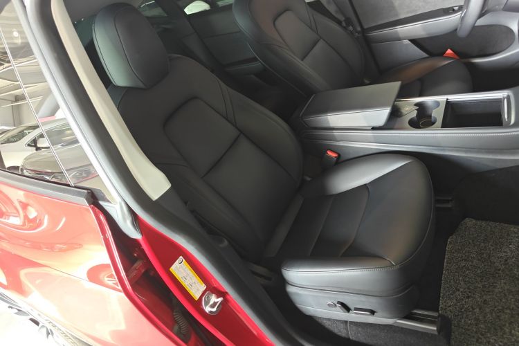 特斯拉 Model Y 2021款 长续航全轮驱动版局部细节41