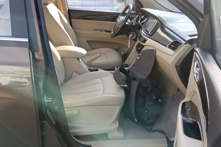 宝骏730 2016款 1.8L iAMT豪华型 7座局部细节41